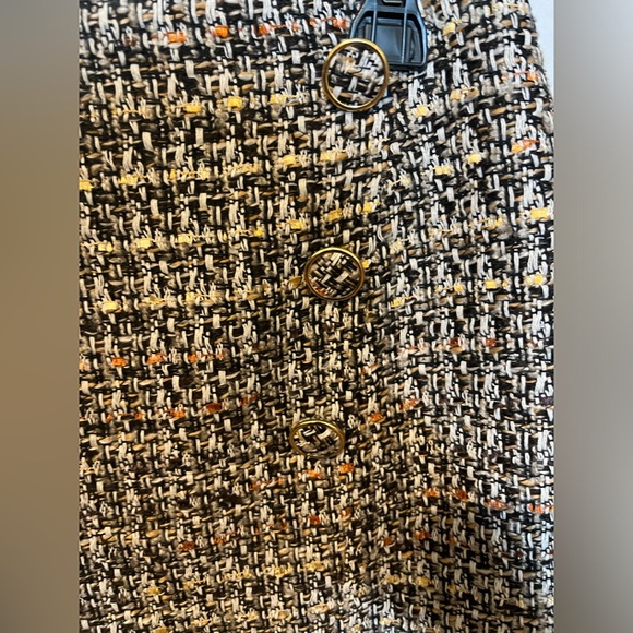 Gianni Bini Cute Black/Tan skirt with accent buttons and front slit Size 8 NWT - Picture 3 of 9